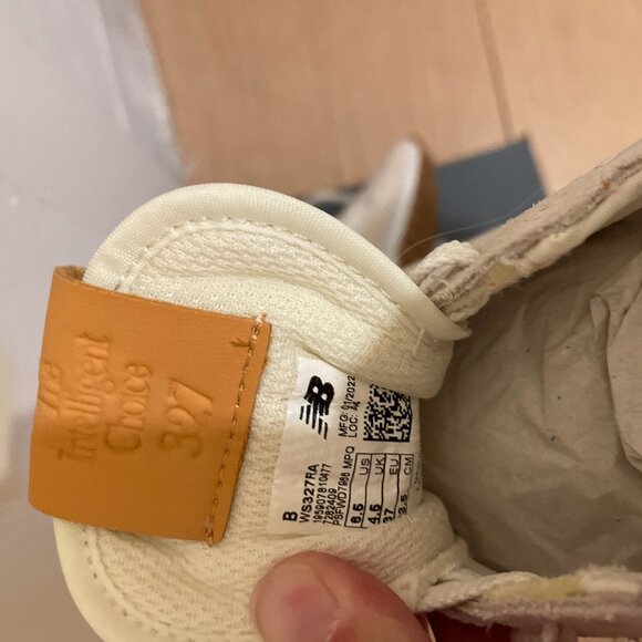 NWT New Balance 327 Retro 70s Sneakers in Sea Salt with Rust Oxide Size 6.5 - Picture 8 of 8